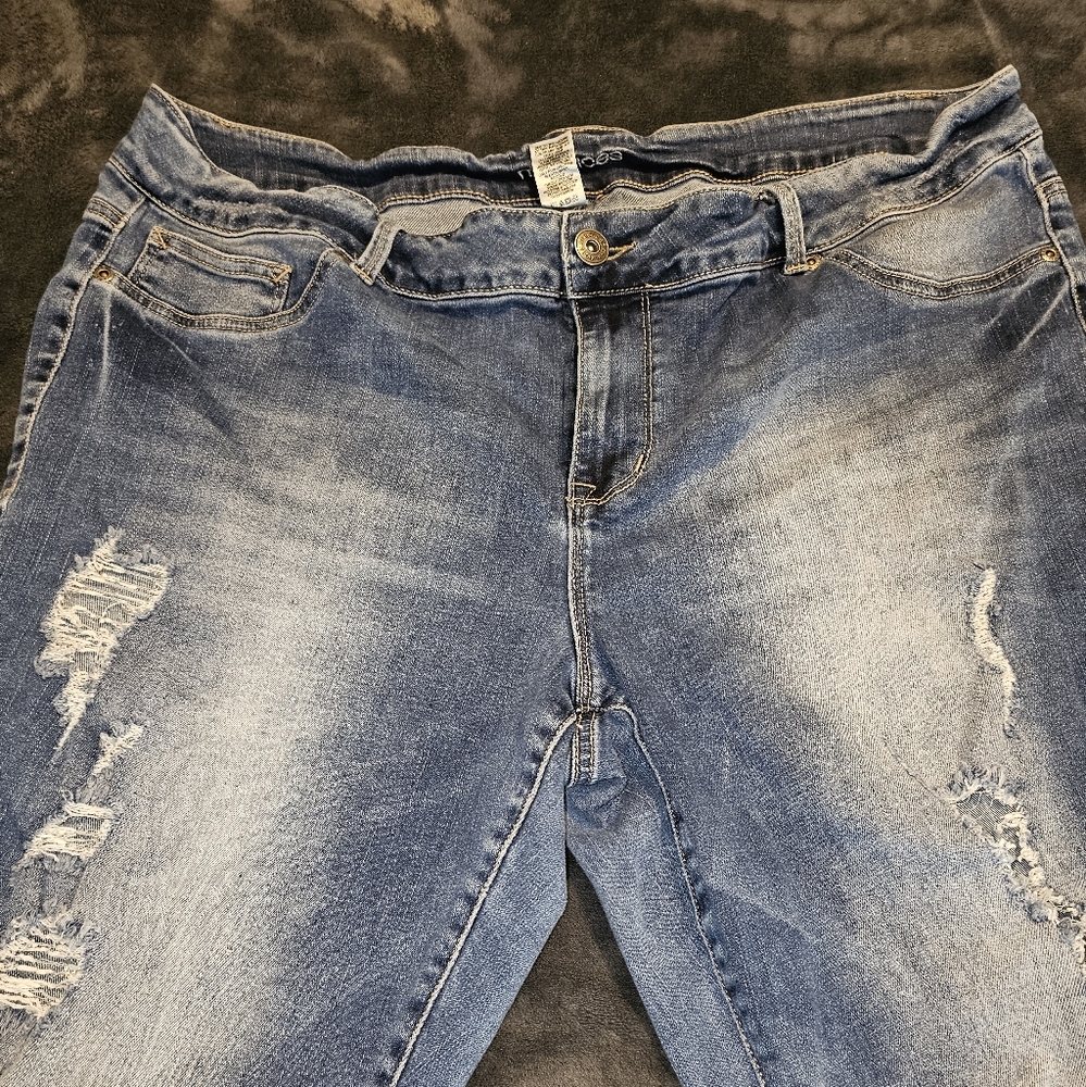 Stylish Blue Distressed Women Jeans Maurices 22